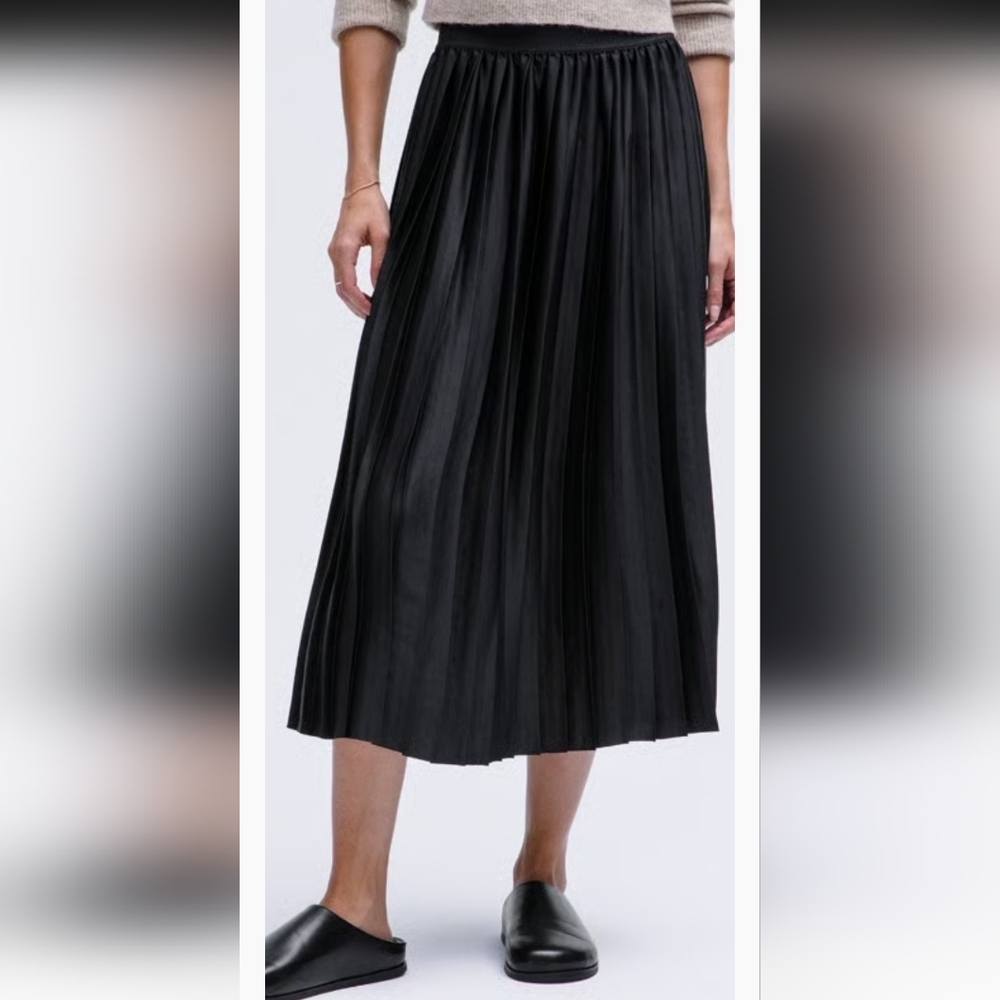 BNWT Lululemon Satin Pleated Midi Skirt